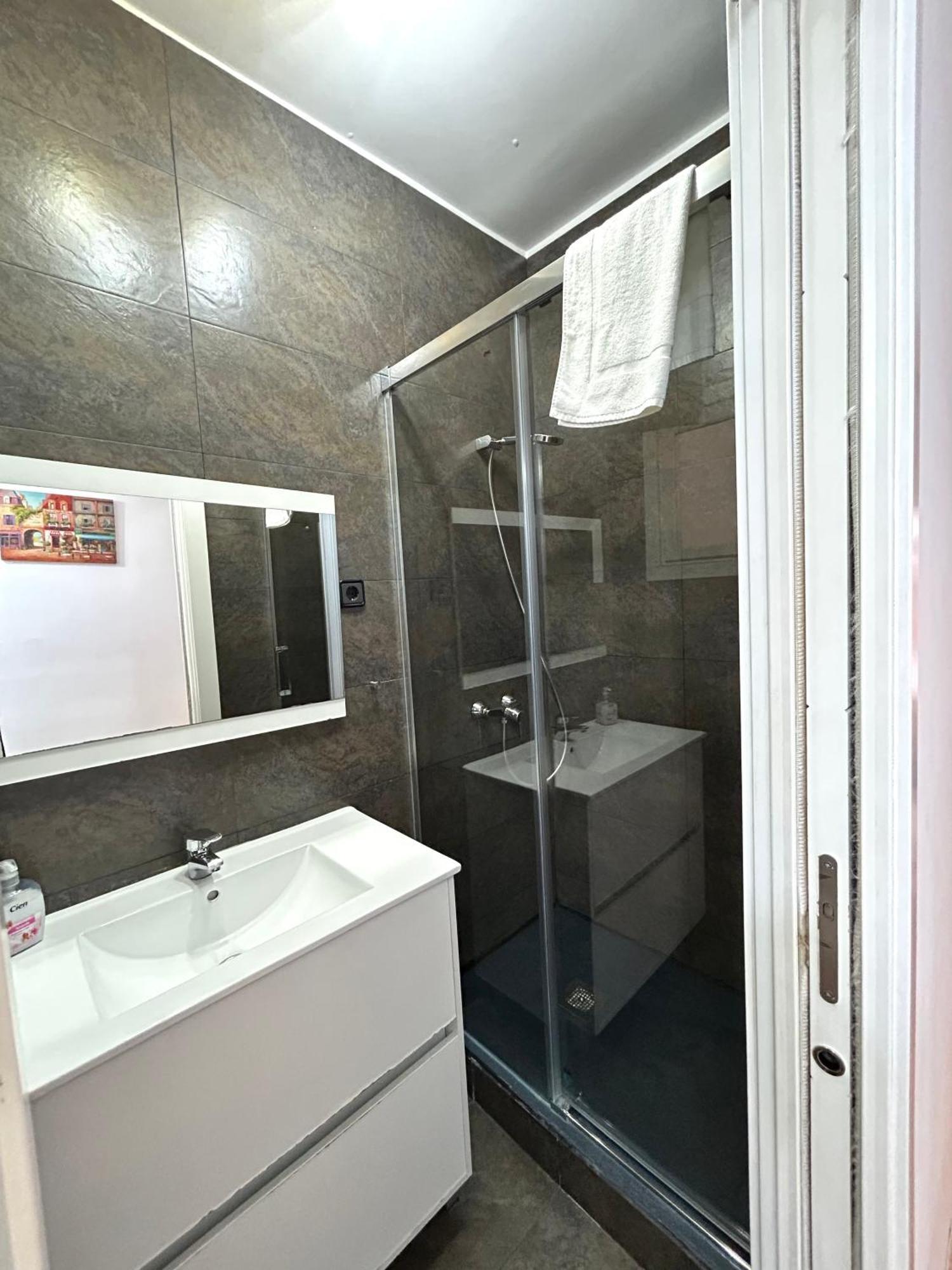 Apartment Carrer D'Olesa Barcelona Buitenkant foto