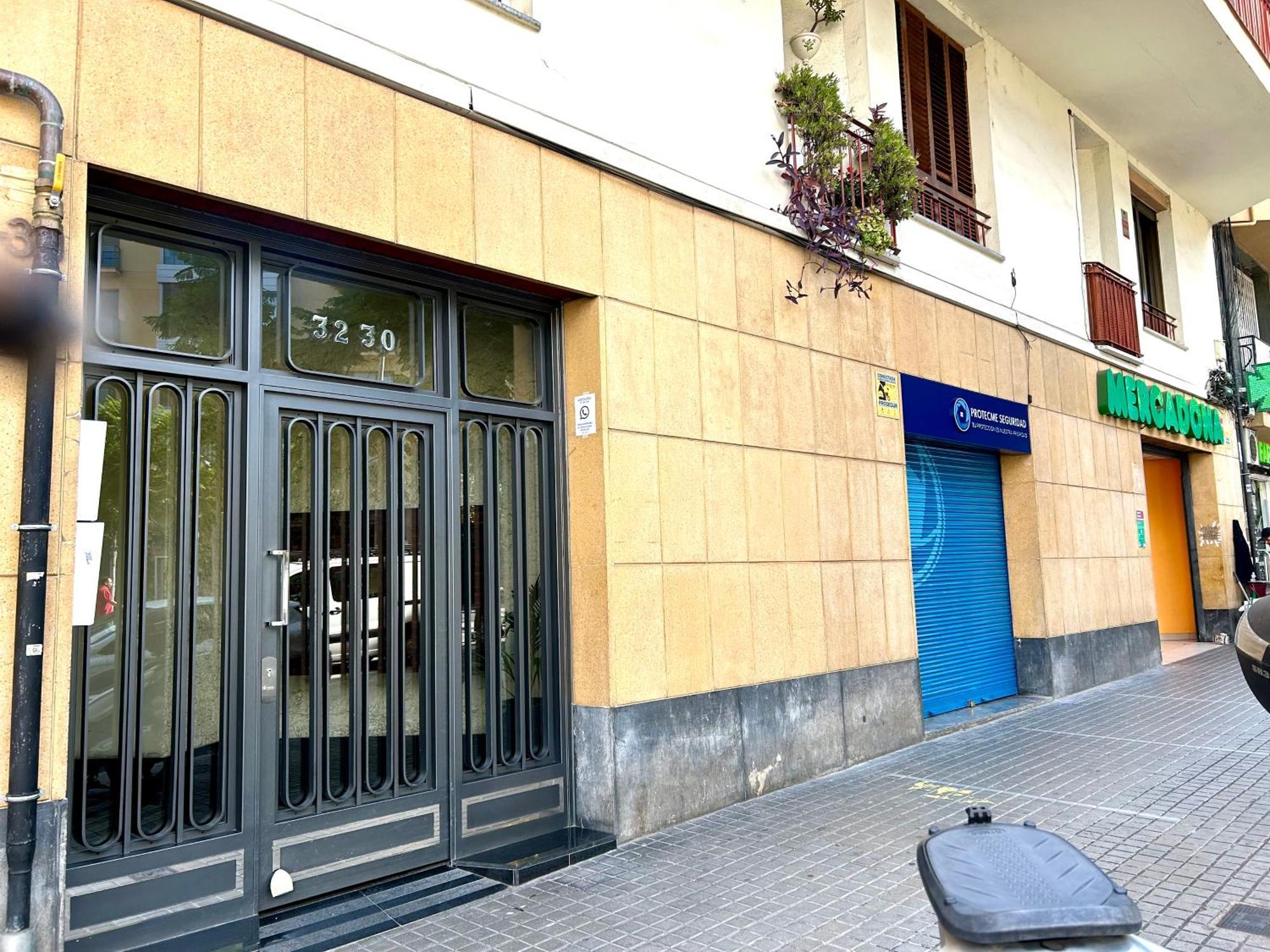 Apartment Carrer D'Olesa Barcelona Buitenkant foto