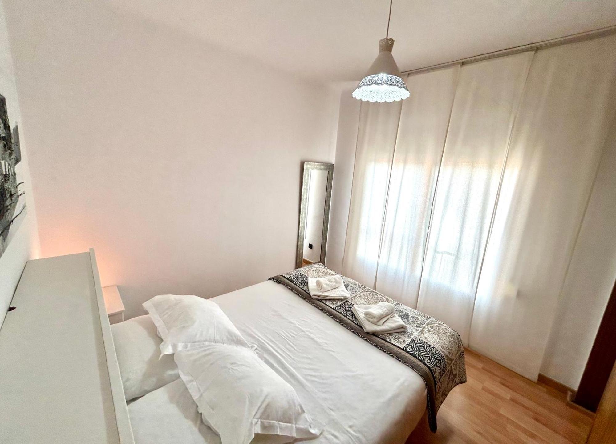 Apartment Carrer D'Olesa Barcelona Buitenkant foto
