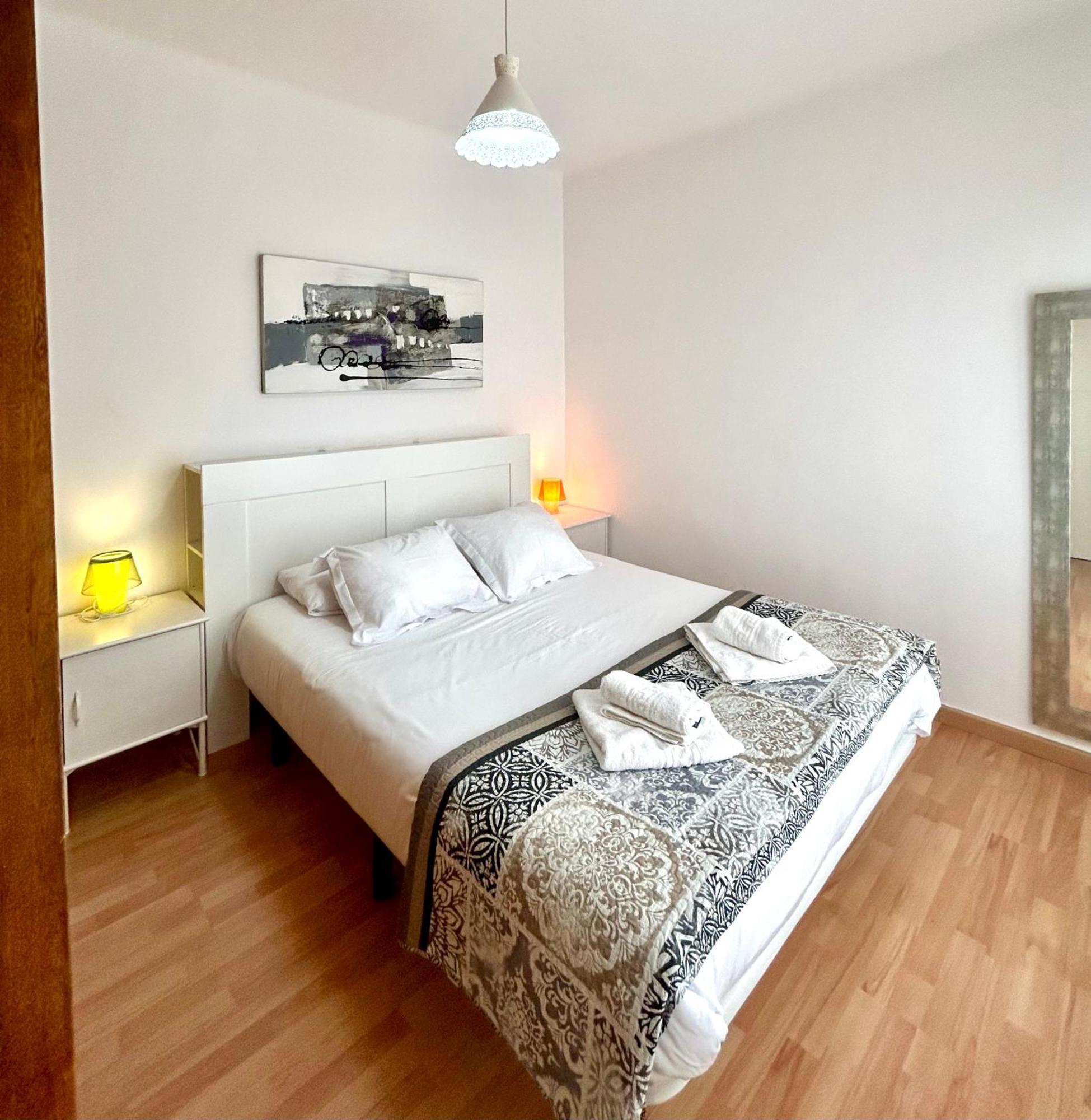 Apartment Carrer D'Olesa Barcelona Buitenkant foto