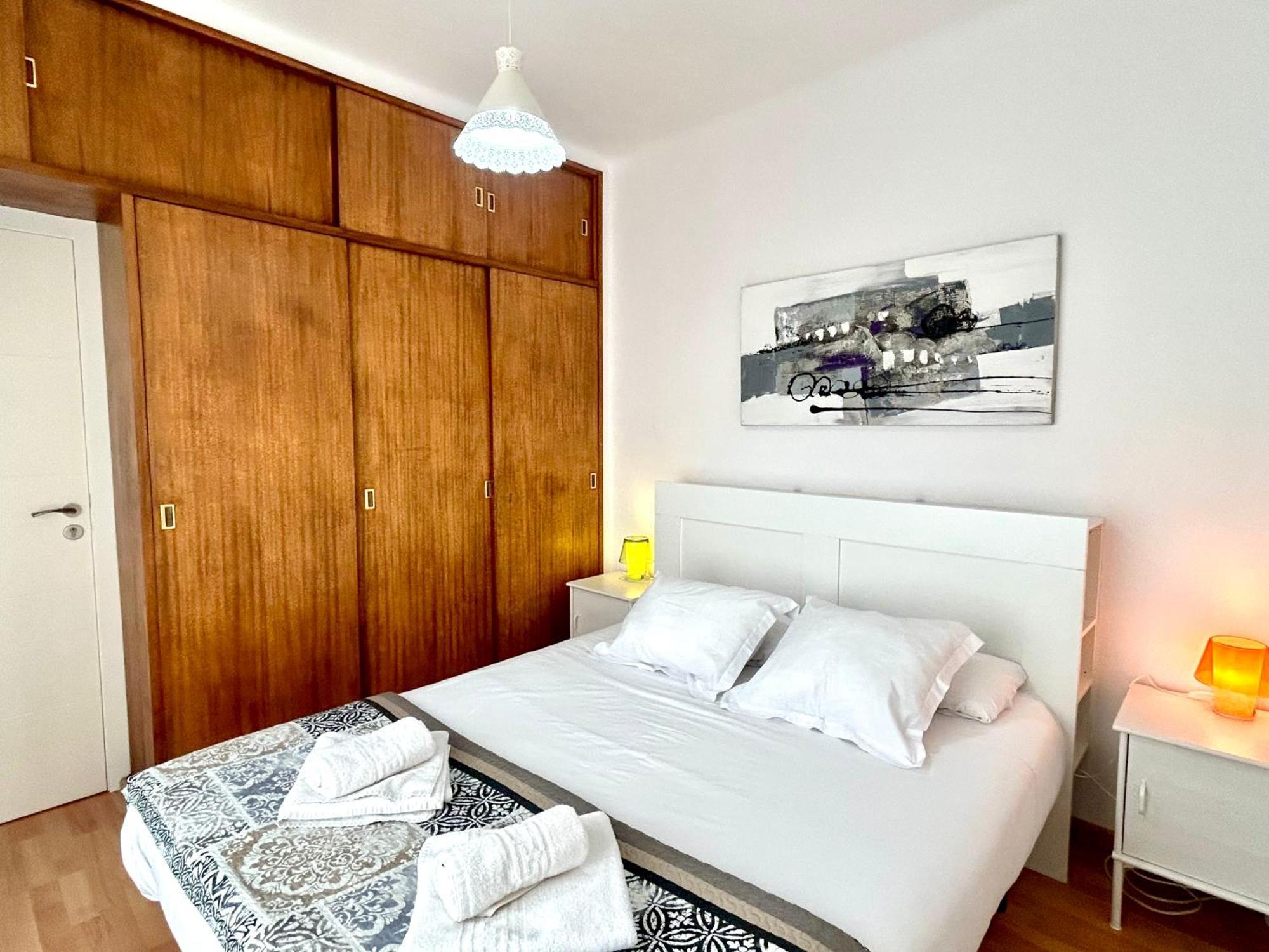 Apartment Carrer D'Olesa Barcelona Buitenkant foto