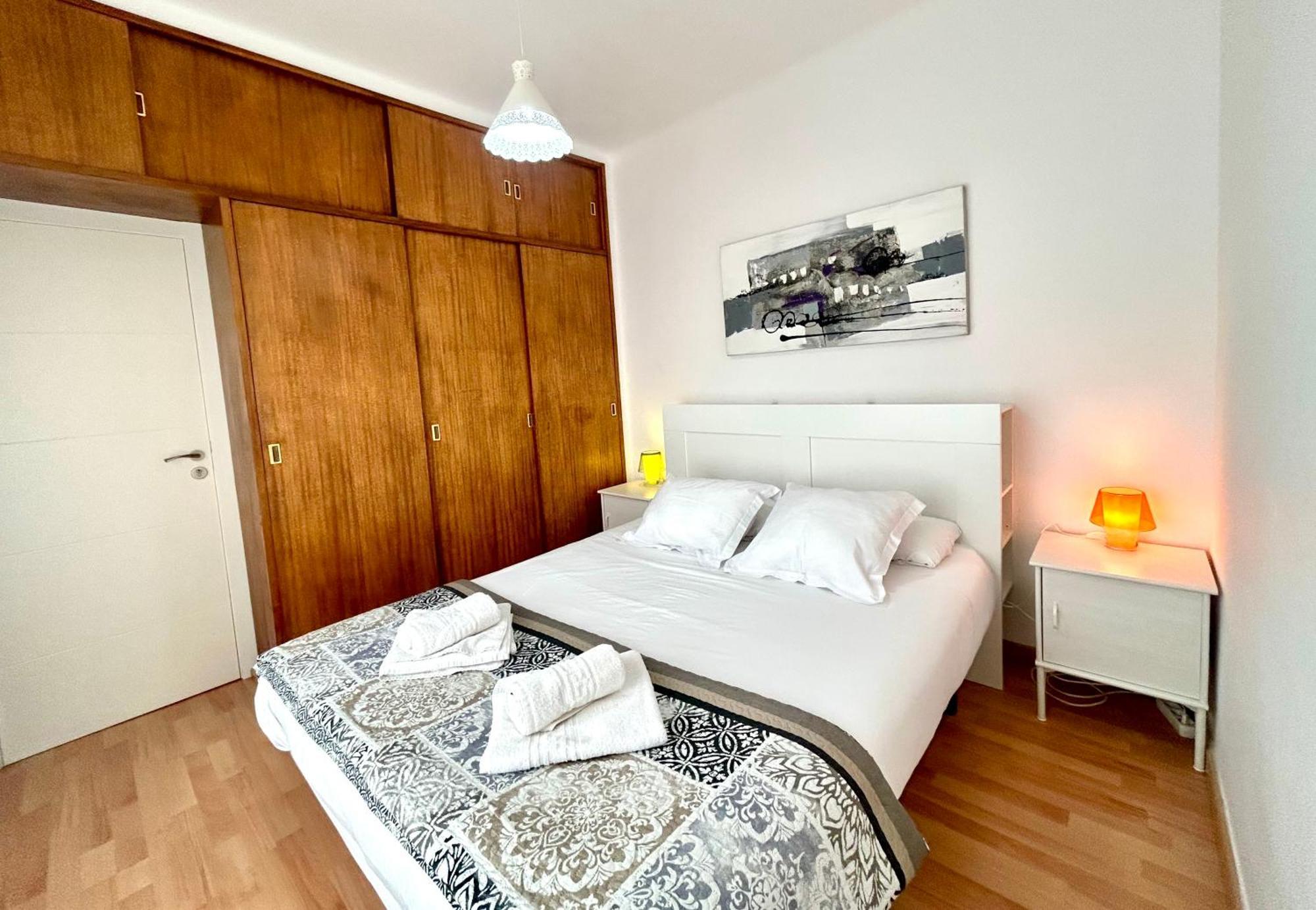 Apartment Carrer D'Olesa Barcelona Buitenkant foto
