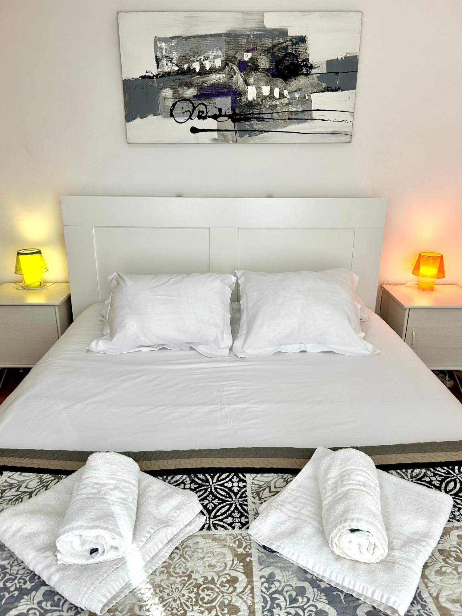 Apartment Carrer D'Olesa Barcelona Buitenkant foto
