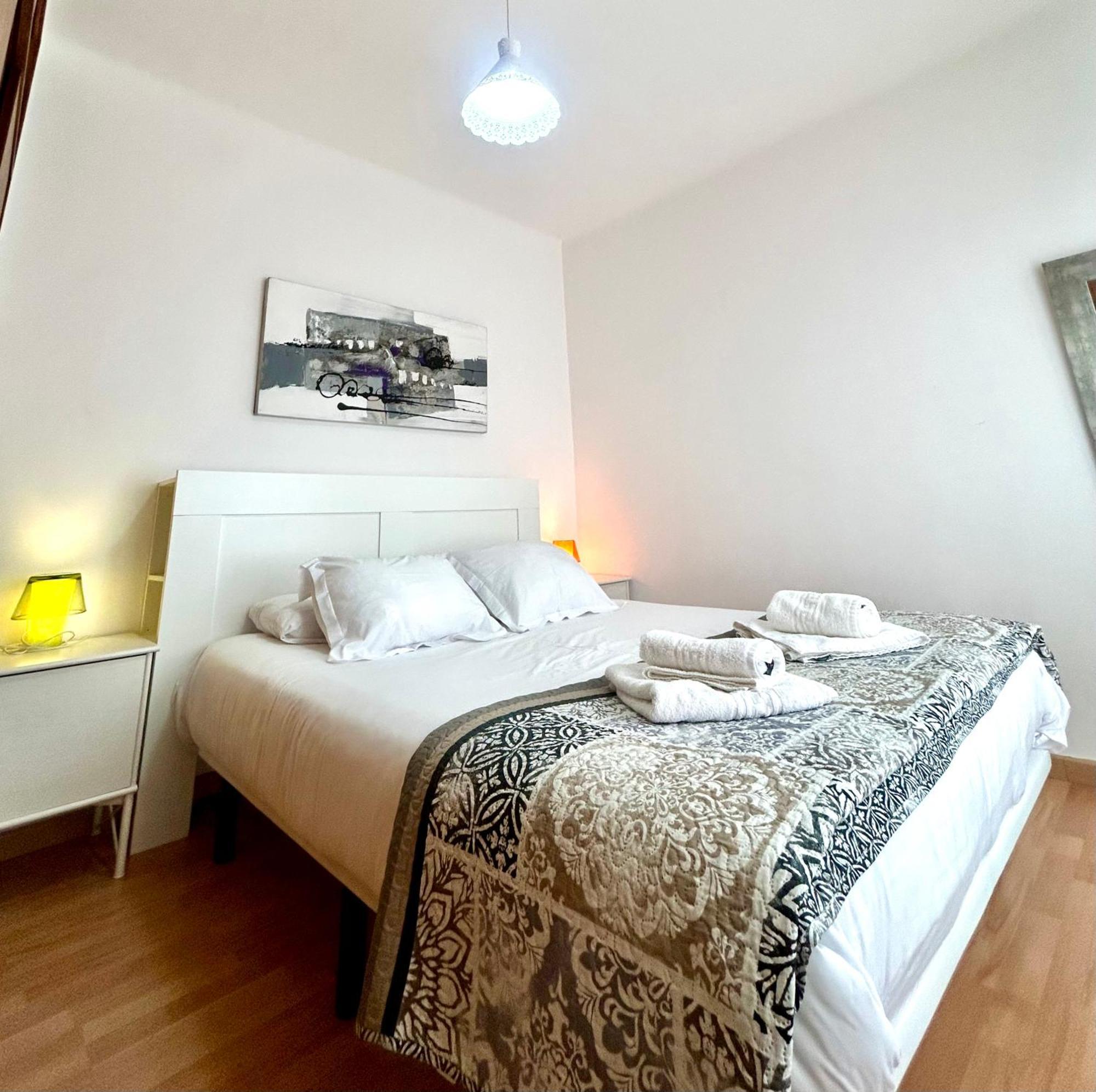 Apartment Carrer D'Olesa Barcelona Buitenkant foto