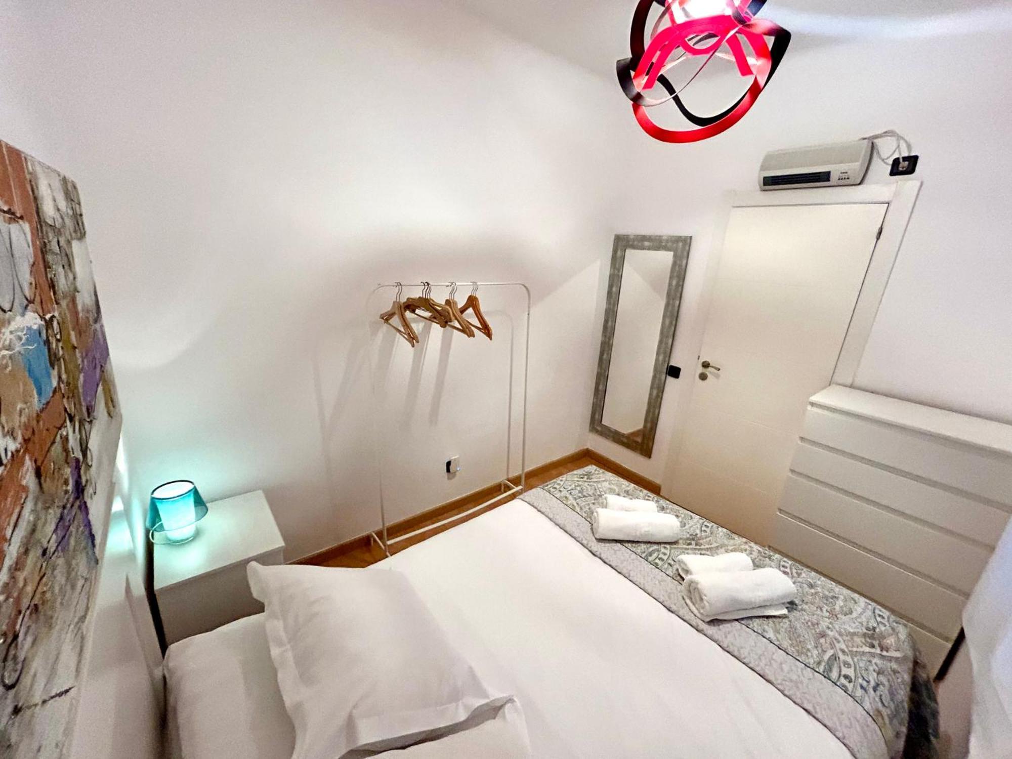 Apartment Carrer D'Olesa Barcelona Buitenkant foto