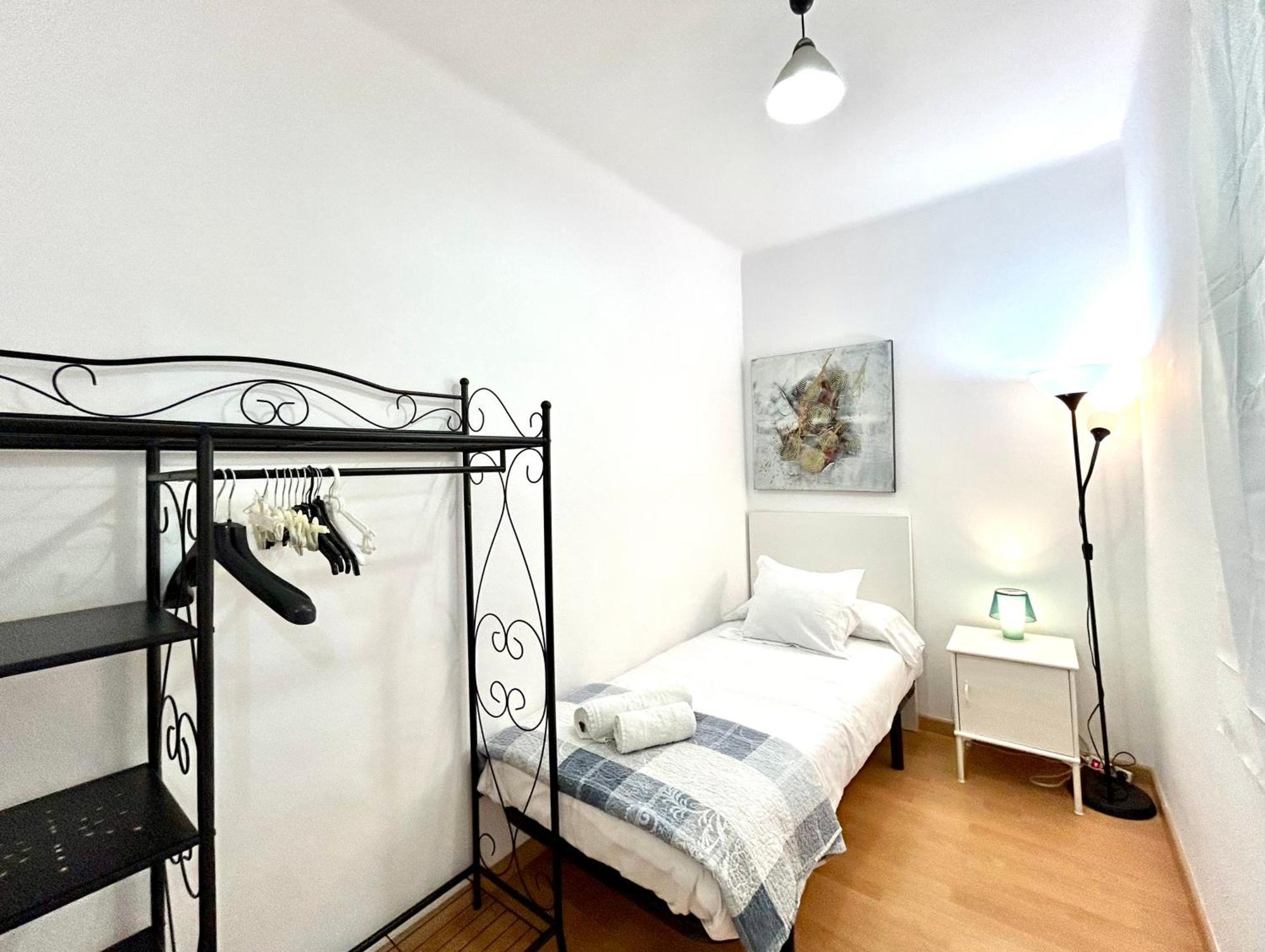Apartment Carrer D'Olesa Barcelona Buitenkant foto