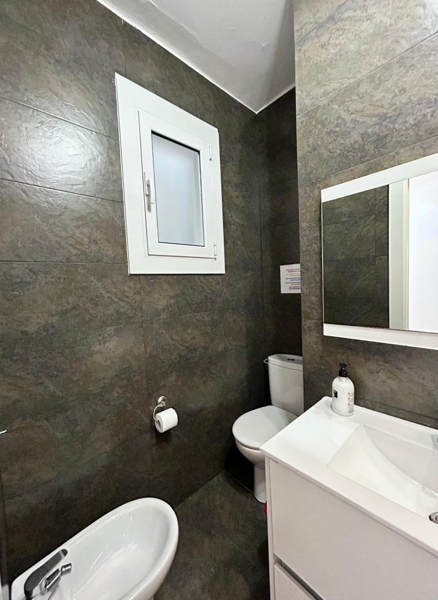 Apartment Carrer D'Olesa Barcelona Buitenkant foto